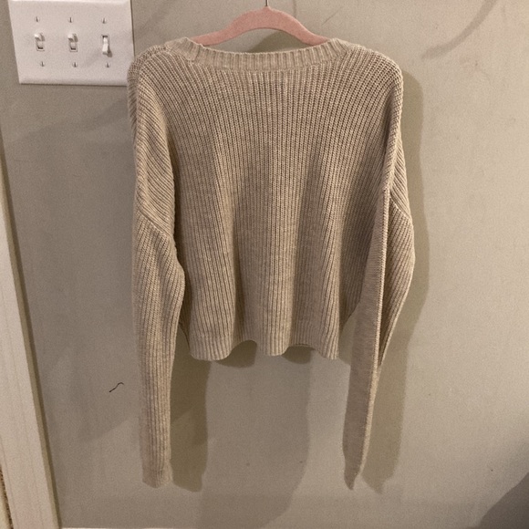 Hollister sweater size xs - Picture 2 of 4
